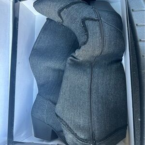 Forever 21 women’s tall boots 8 wide(denim)